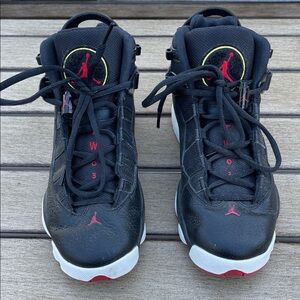 TW 03 Nike Air Jordan’s Basketball Sneakers 6Y in great condition! Black/Red